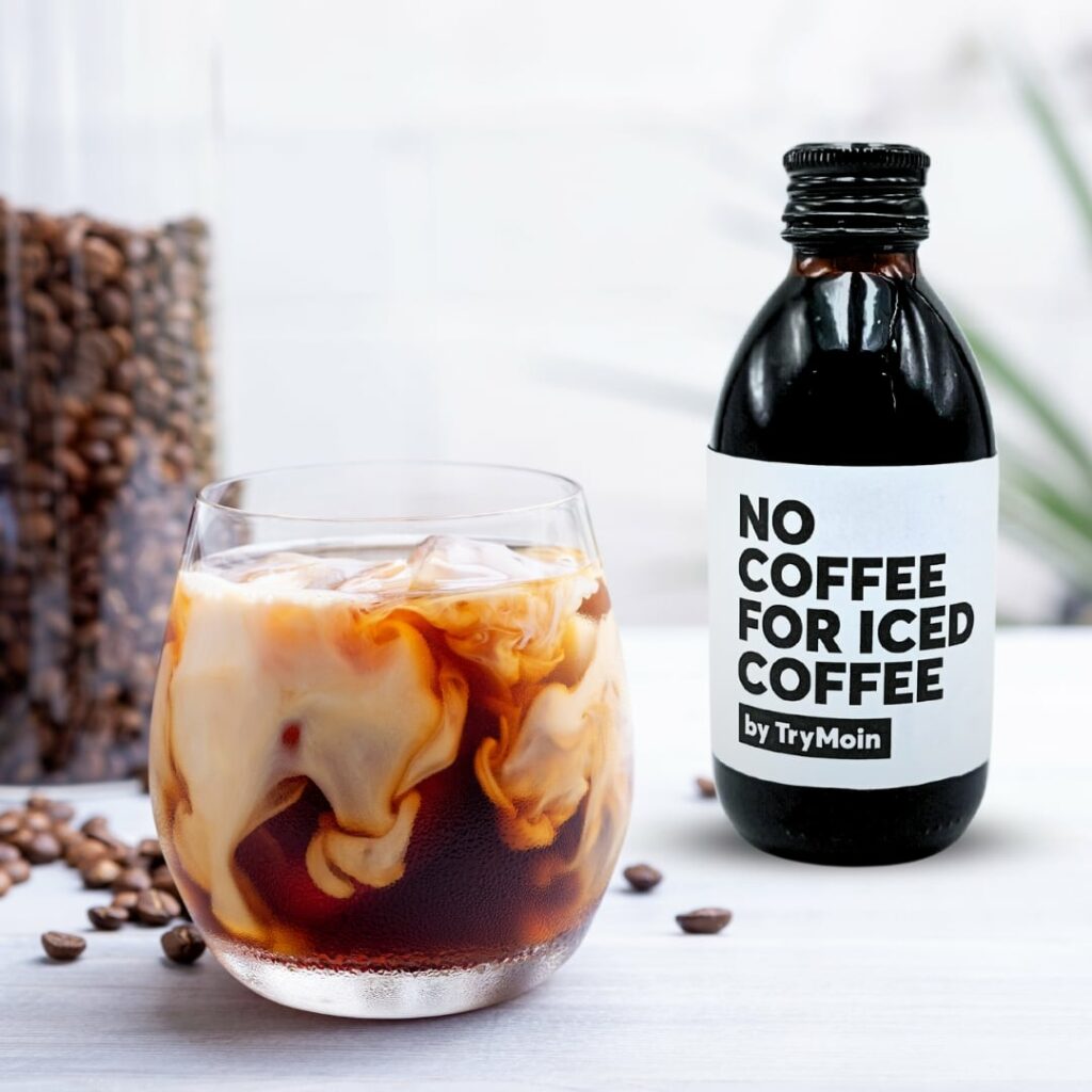 No Coffee Konzentrat neben einem Eiskaffee